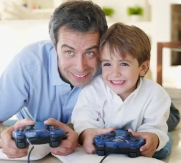 Un padre orgulloso de su hijo