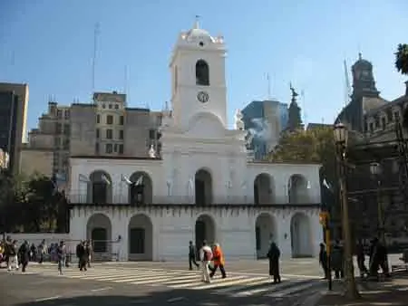 El Cabildo de Buenos Aires, entre ayer y hoy.