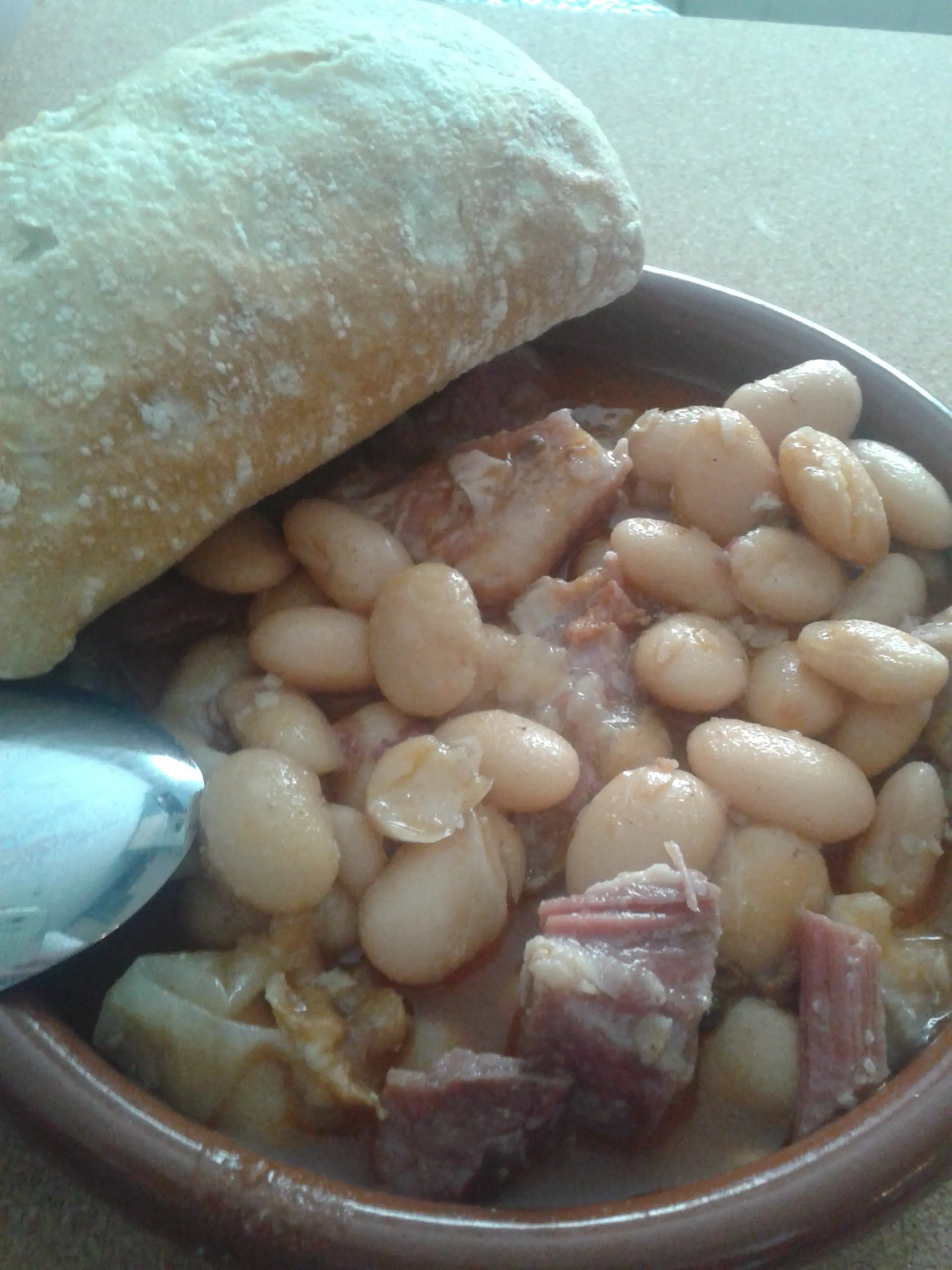 Tapa del día, cazuelita de fabada