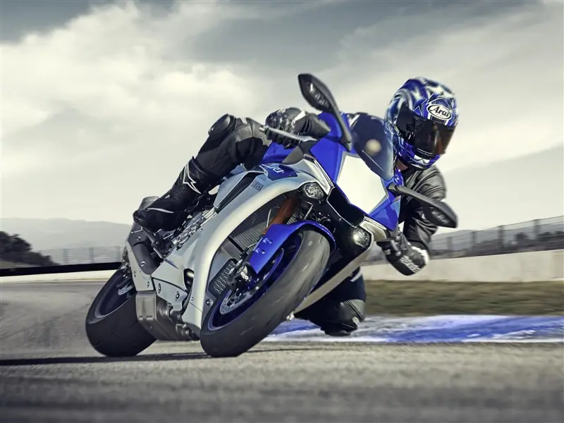Yamaha R1 2015 – Datos, fotografias y video oficial
