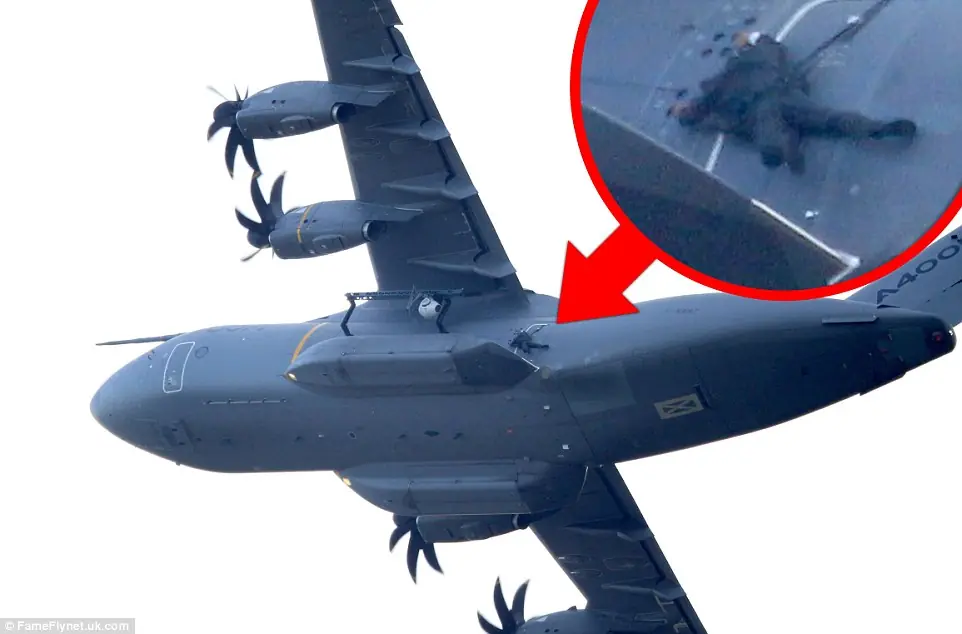 La última locura de Tom Cruise: atado a un avión a 1.500 met
