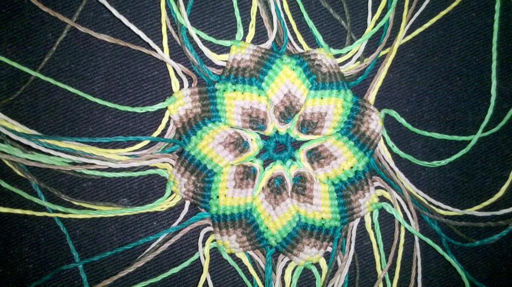 aprendiendo a trabajar macrame