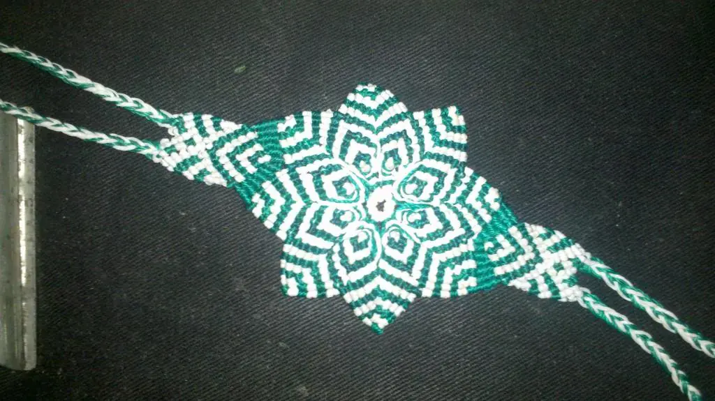 aprendiendo a trabajar macrame