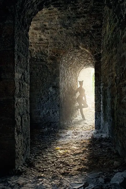 Fotógrafo capta la existencia solitaria de superhéroes