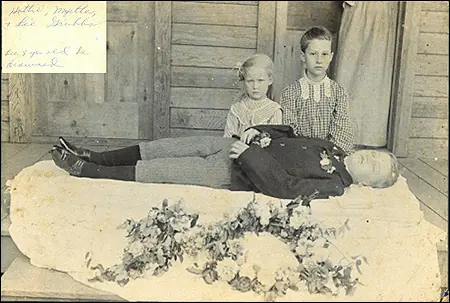 Fotografía Post Mortem (+18 Y Con Criterio)