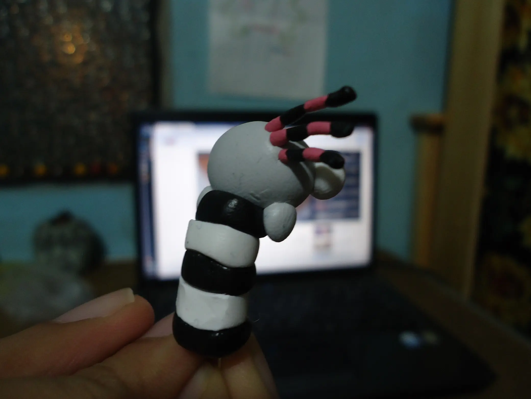 Diorama de Lenore: The cute little dead girl.