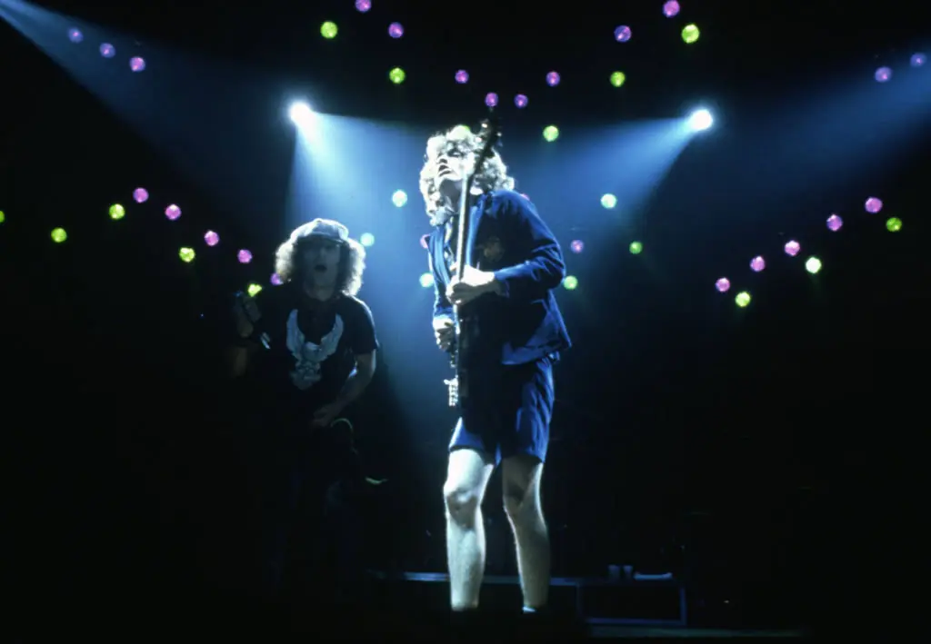 ac/dc We Salute Younesesito 50 P este es mi respost