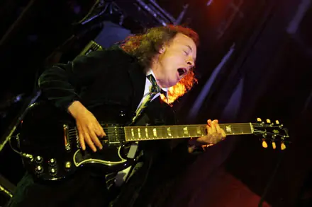 ac/dc We Salute Younesesito 50 P este es mi respost