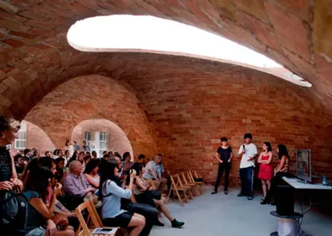 +10 si no viste esto. Under the dome?