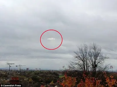 Platillo flota por mas de media hora sobre la ciudad de manc