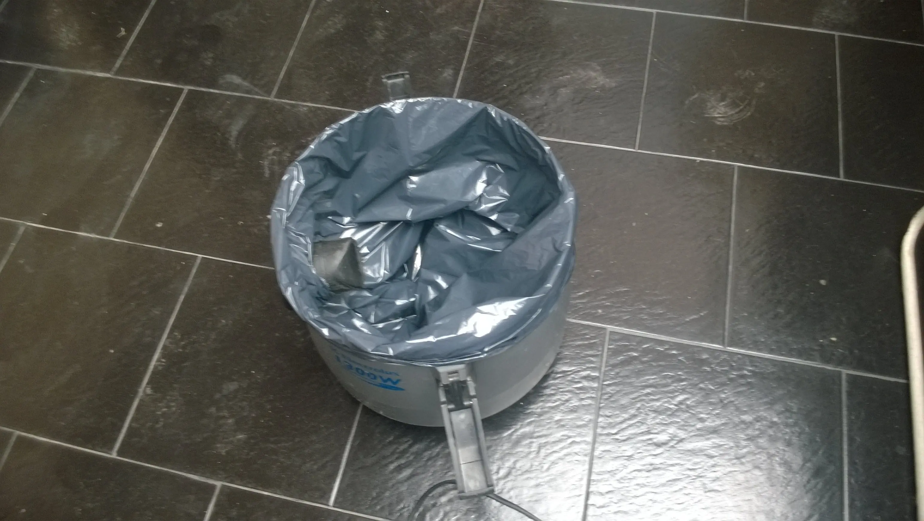 aspiradora electrolux hidrovac 1300w (recuperada)