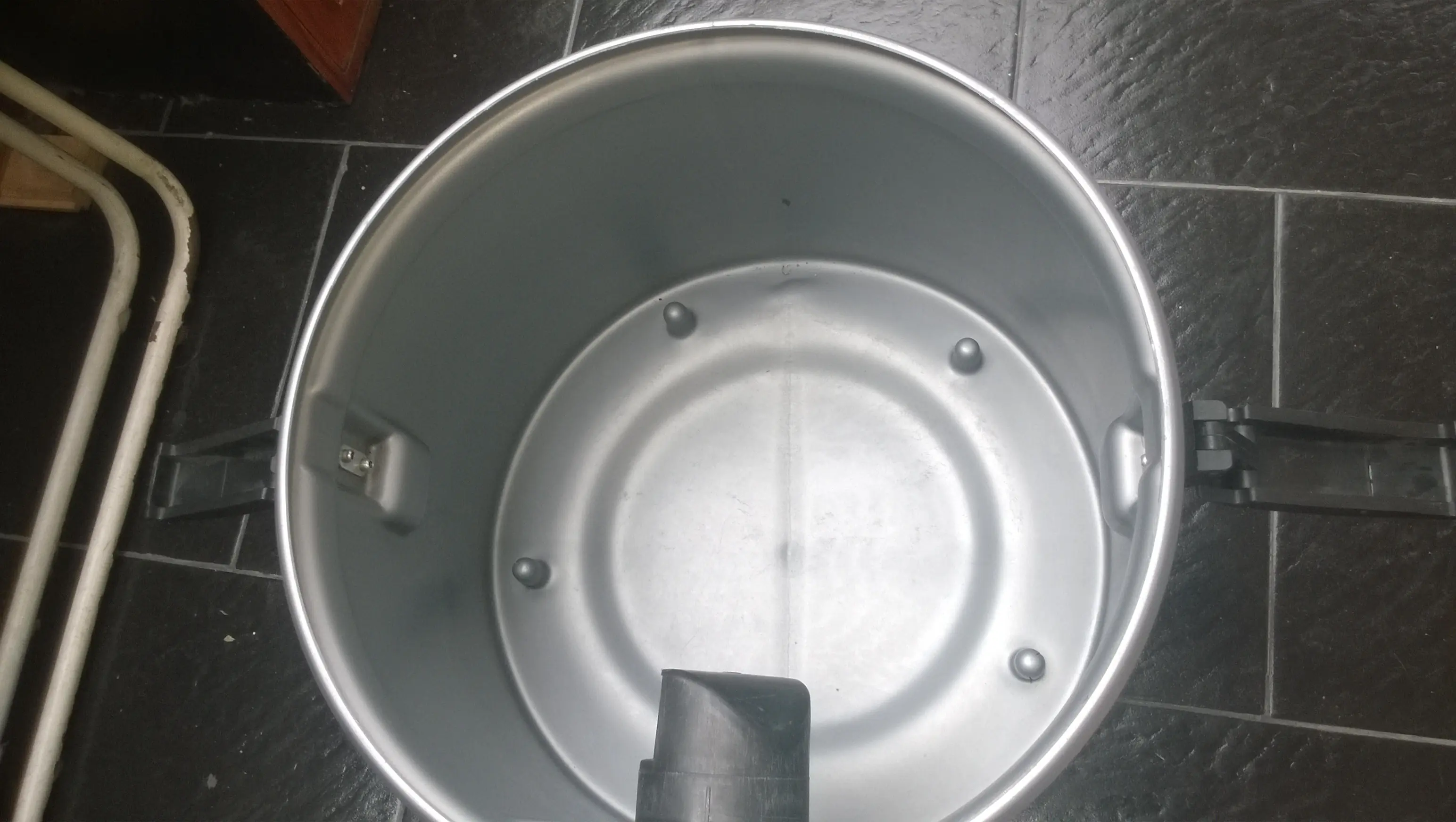 aspiradora electrolux hidrovac 1300w (recuperada)