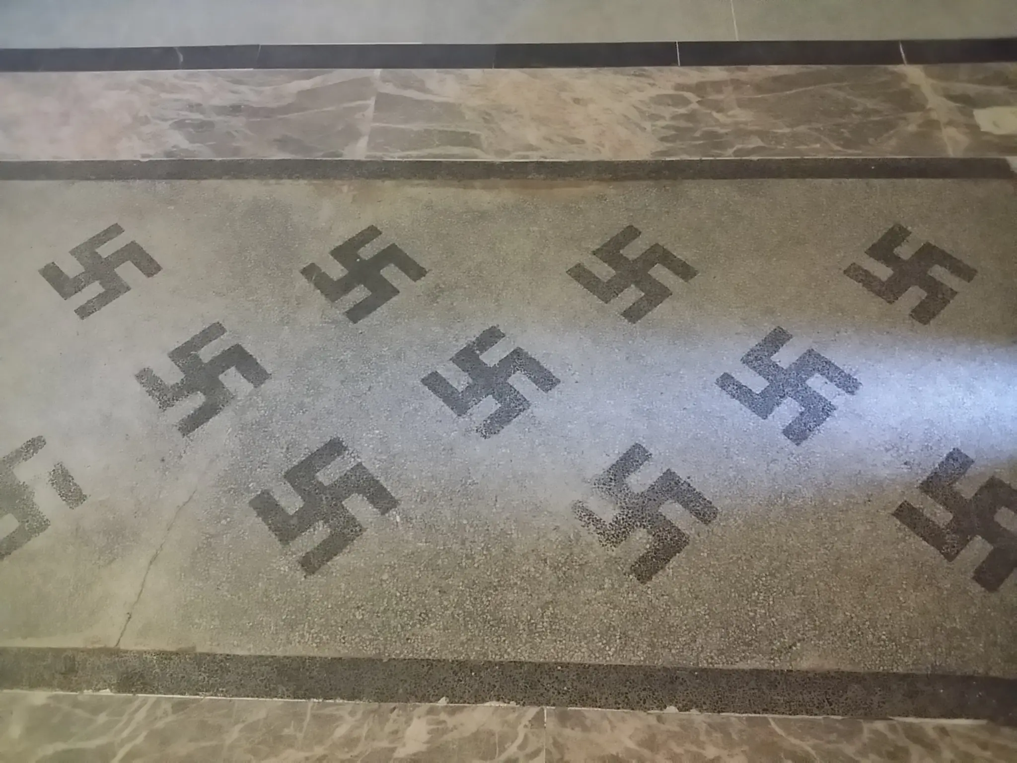 Catedral con Esvasticas Nazi en México