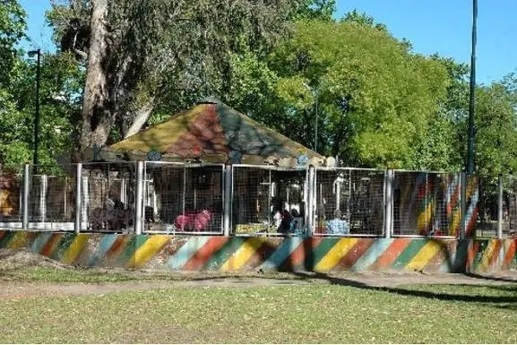 Hay una calesita en el Pqe. Lezama