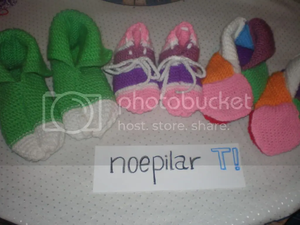 Teje unos zapatitos de lana.