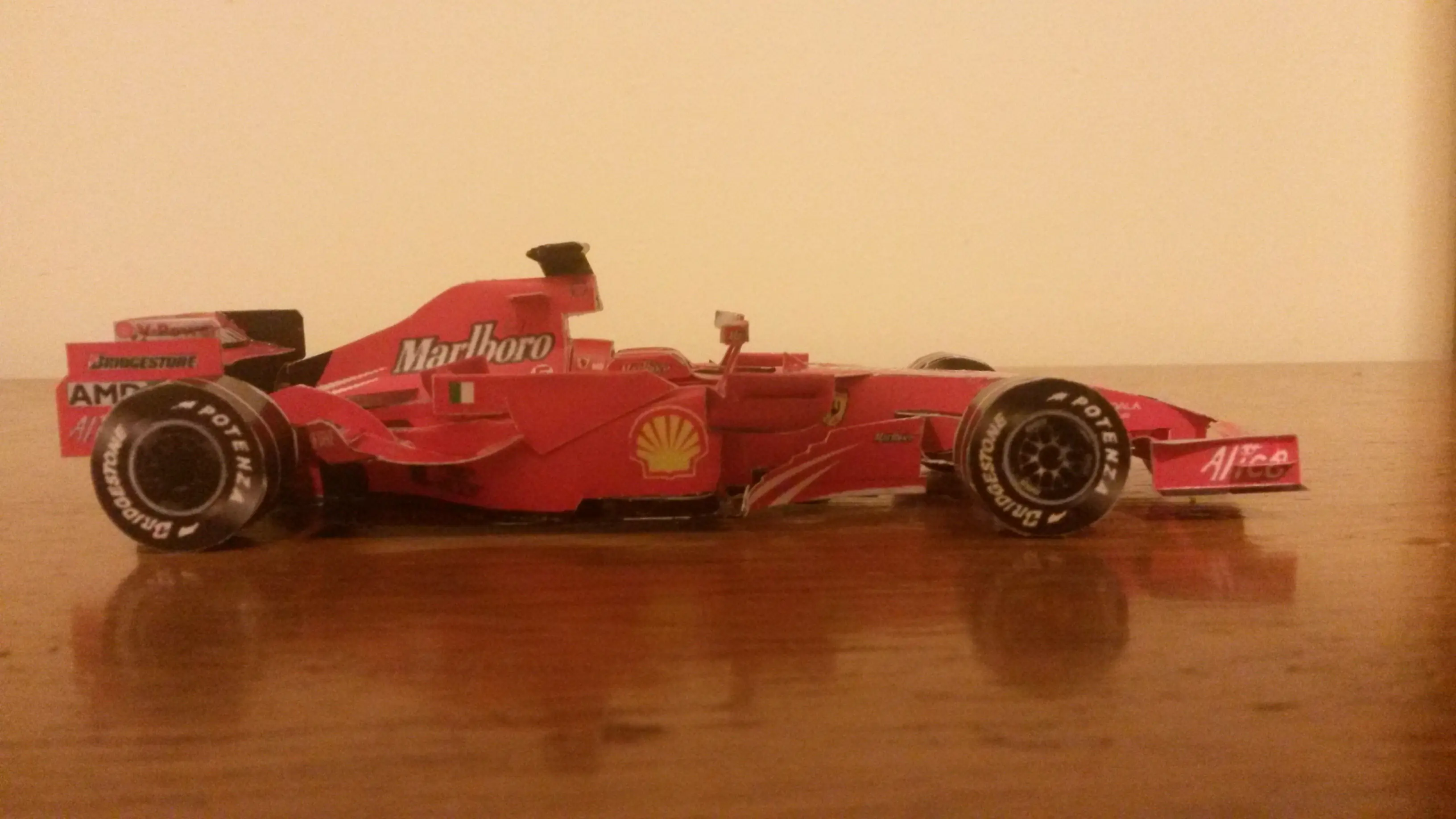 Ferrari F2008 (1:30) Kimi Raikkonen en papelmodelismo