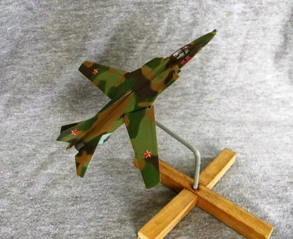 arme un mig-27 a escala 1/144