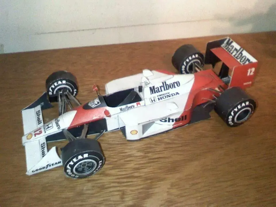 McLaren Honda MP4-4 (1:24) Ayrton Senna en papelmodelismo