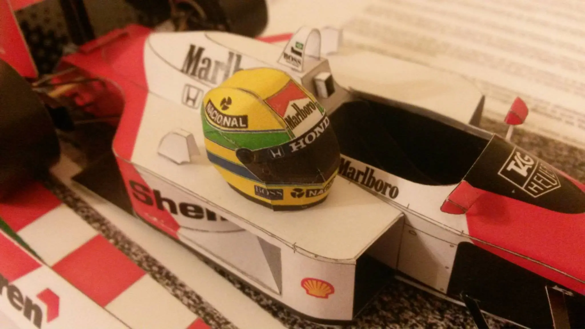 McLaren Honda MP4-4 (1:24) Ayrton Senna en papelmodelismo