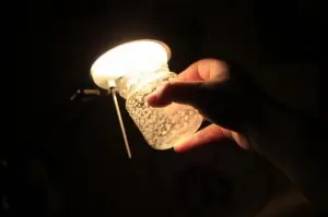 Como hacer frascos que brillan en la oscuridad