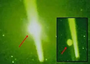 Objeto desconocido responde a rayo láser con un flash intens