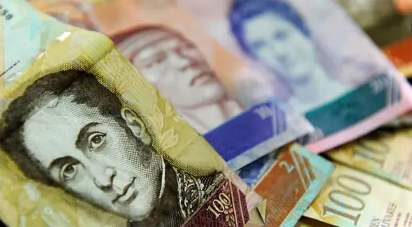 Vzla: Mira lo que pasa con el salario mínimo cuando vas a un