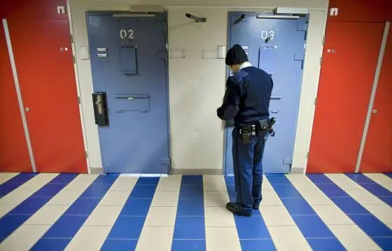 Holanda quiere que los reclusos paguen 16 euros diarios por