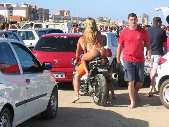 Mujeres y motos