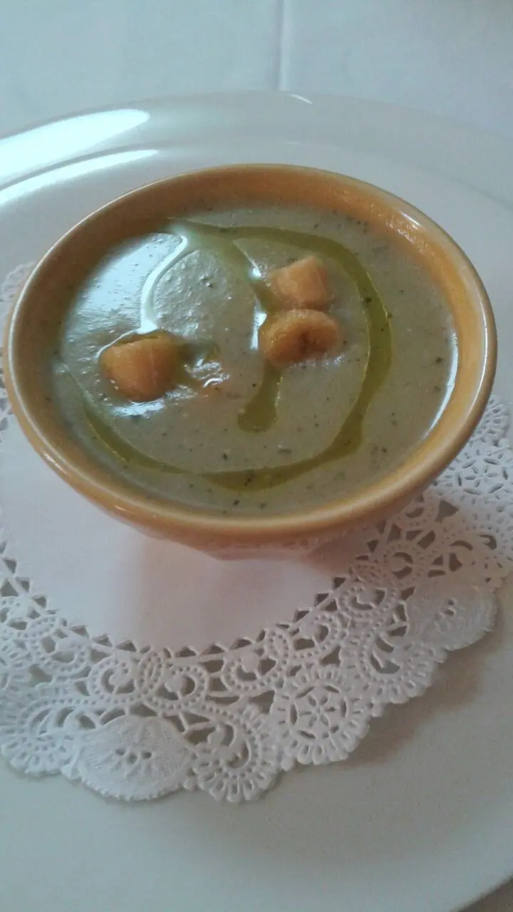 Tapa del día, crema de verza y puerro leonés
