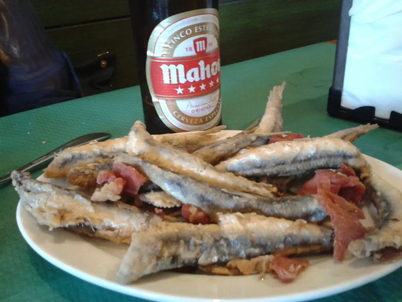 Tapa del día, boquerones fritos con jamón serrano