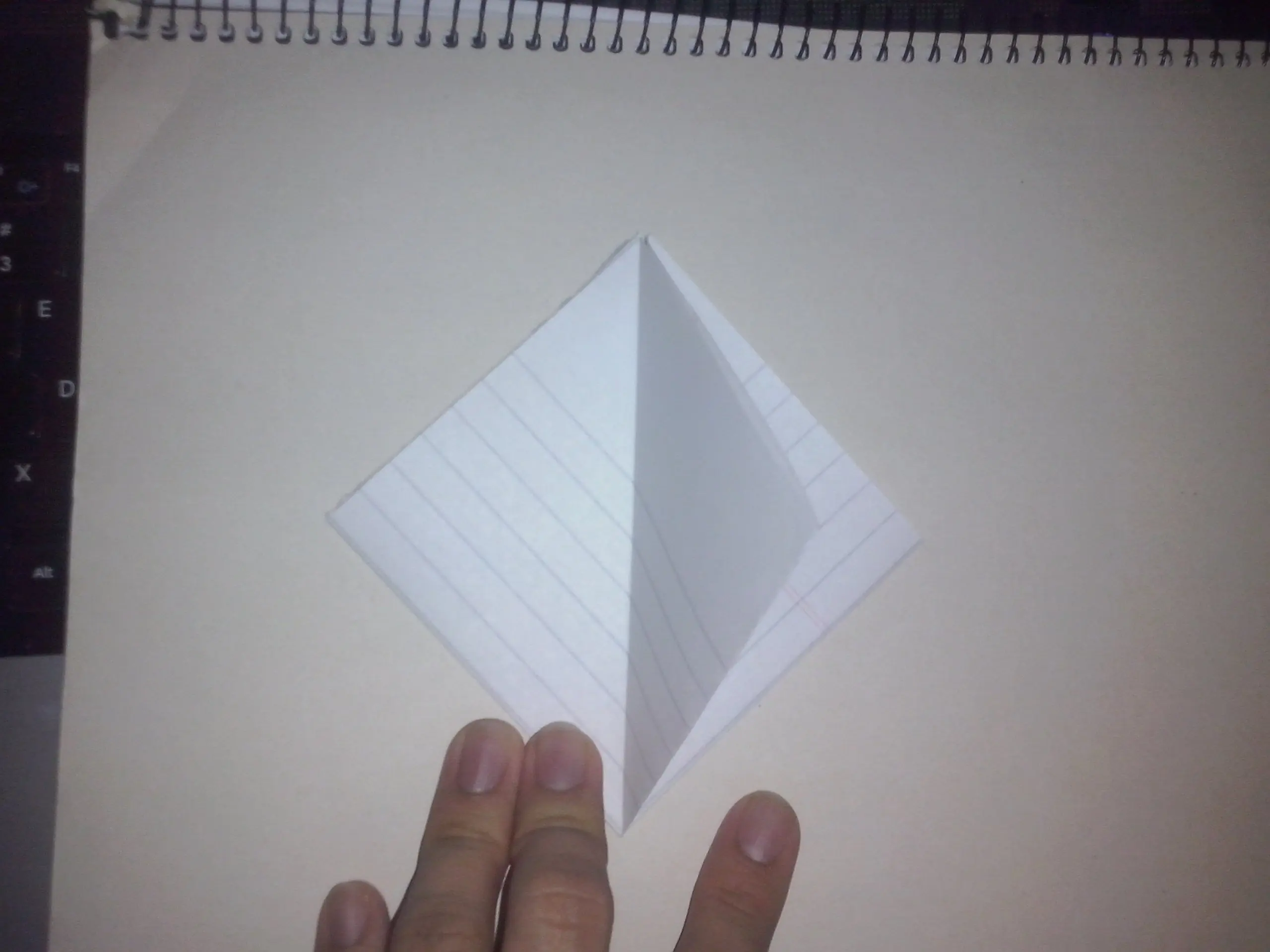 Hice un árbol de navidad con papel y te lo muestro