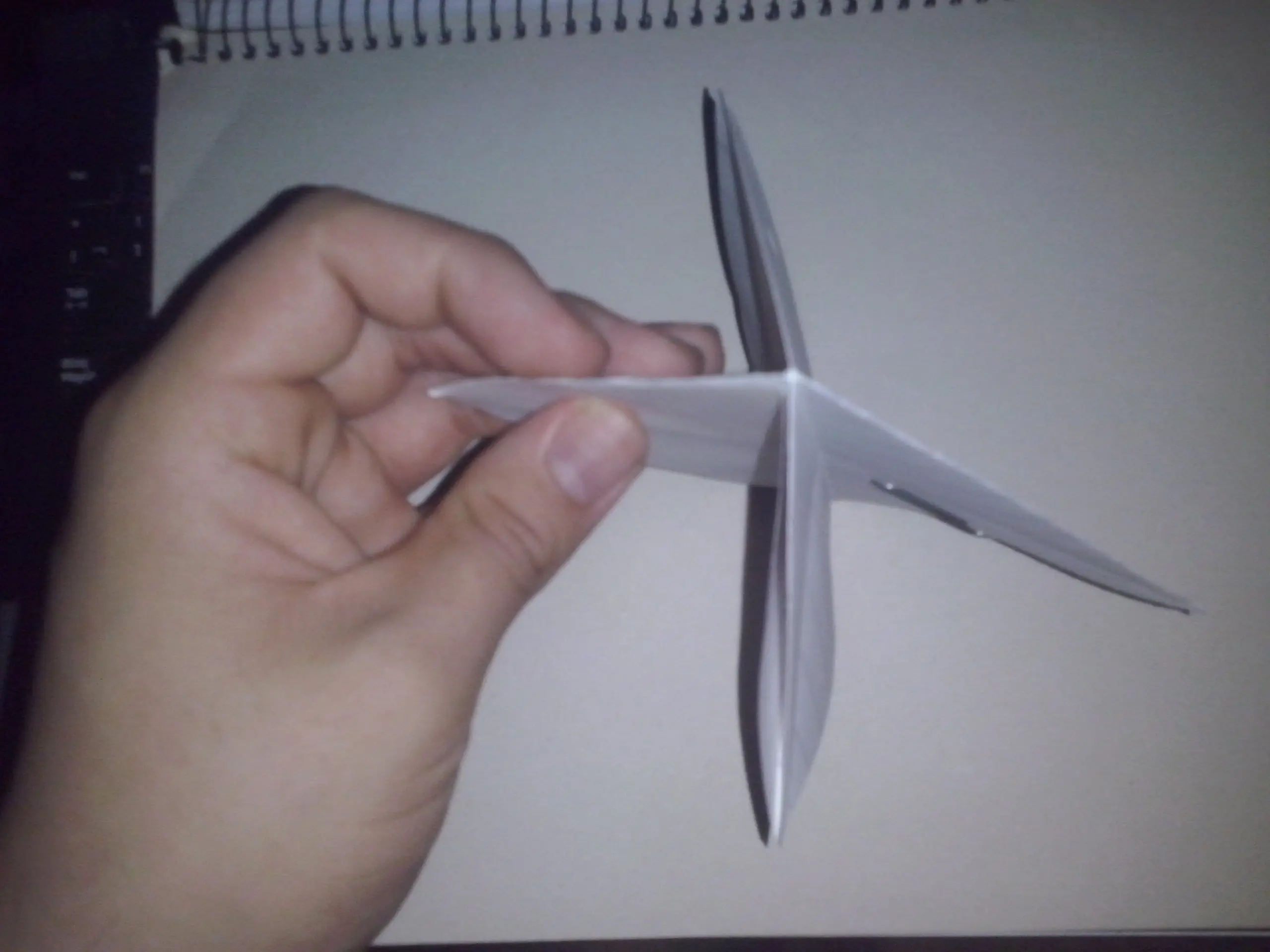 Hice un árbol de navidad con papel y te lo muestro