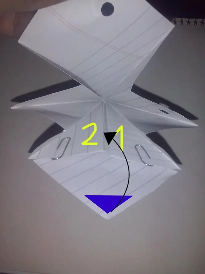 Hice un árbol de navidad con papel y te lo muestro