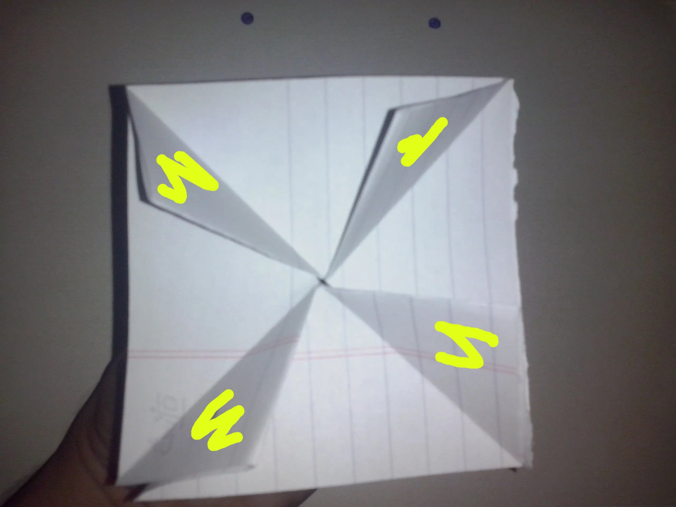 Hice un árbol de navidad con papel y te lo muestro