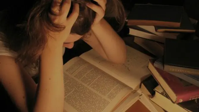 10 cosas que dañan el cerebro y te dejan turulato