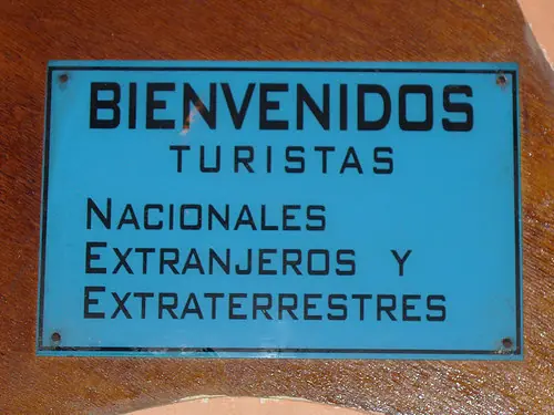 23 carteles que te harán volar la peluca