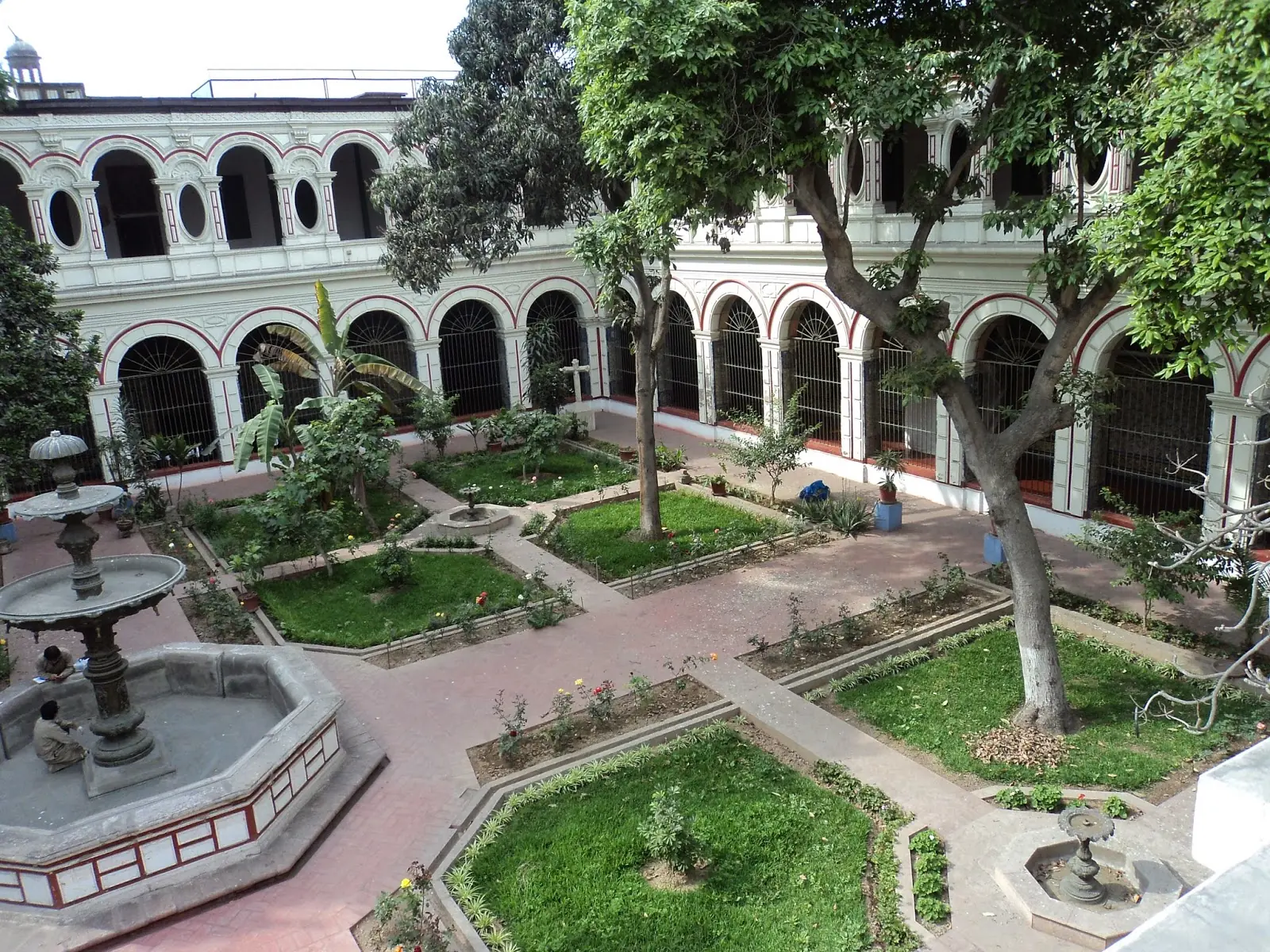 Lima, una ciudad pintoresca y desordenada.