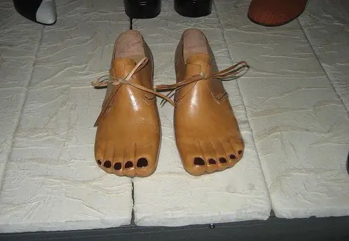 zapatos y mujeres