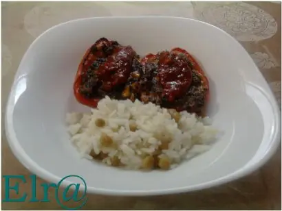 Morrones rellenos de carne y espinaca
