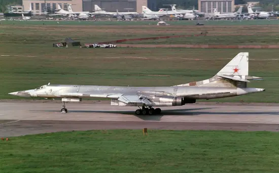 Avion de combate Túpolev Tu-160