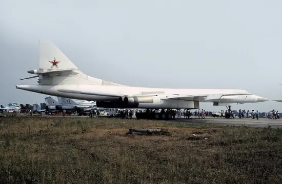 Avion de combate Túpolev Tu-160
