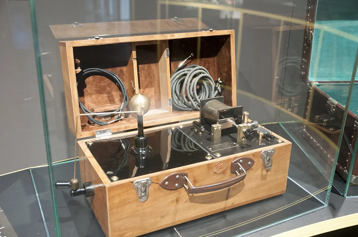 Nikola Tesla: suyo es el futuro Nikola Tesla: suyo es el futuro