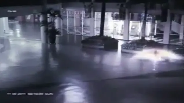 Ángel captado por cámara de seguridad Jakarta, Indonesia