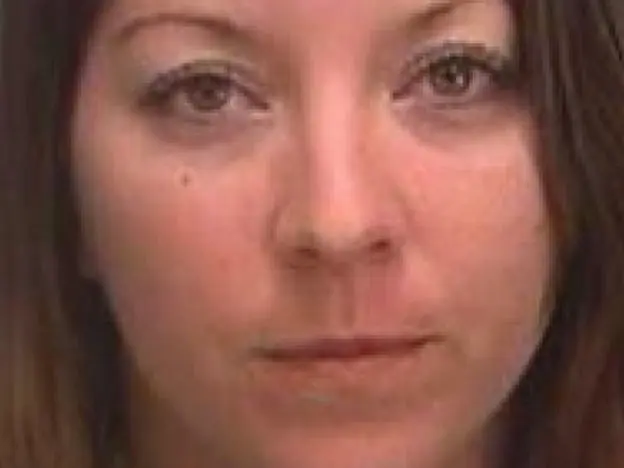 Le dio varias caheteadas a su abuela porque la anciana no la