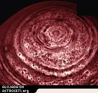 extraño hexágono en Saturno