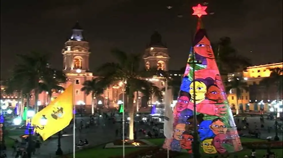 11 Plaza de Armas del Perú adornados con motivos navideños