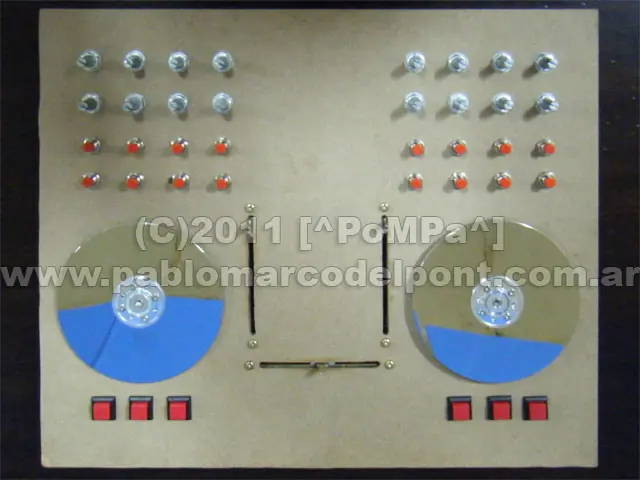 Consola de mezcla midi con dos bandejas giradiscos