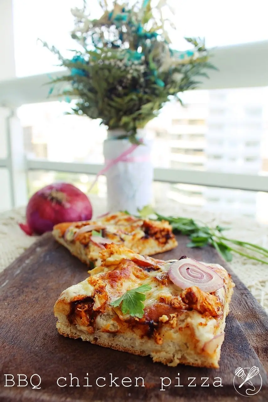BBQ chicken pizza {Pizza barbacoa de pollo}