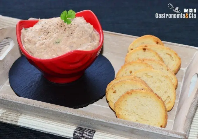 Paté de atún para canapés