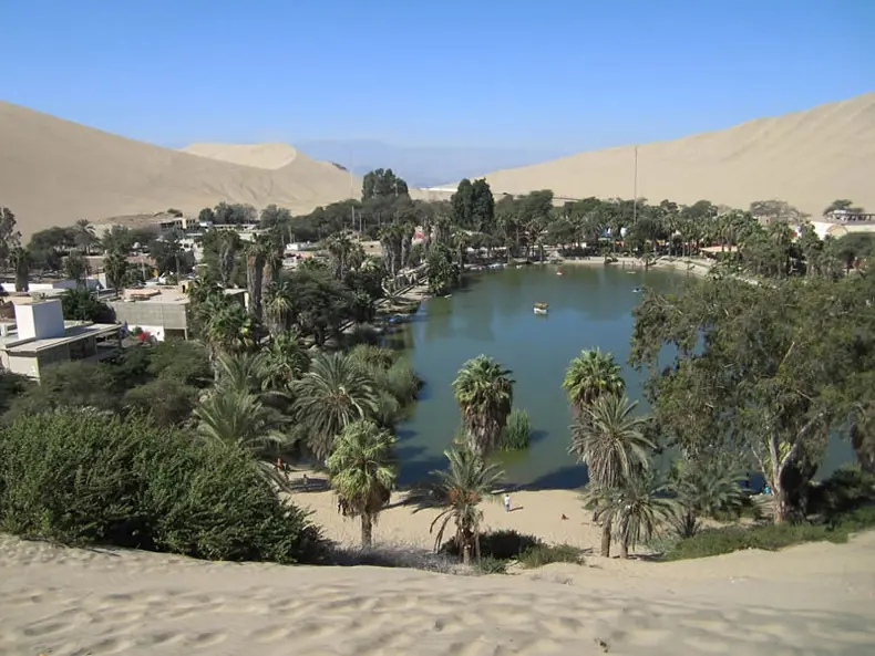 Huacachina: Un oasis en el desierto del Perú